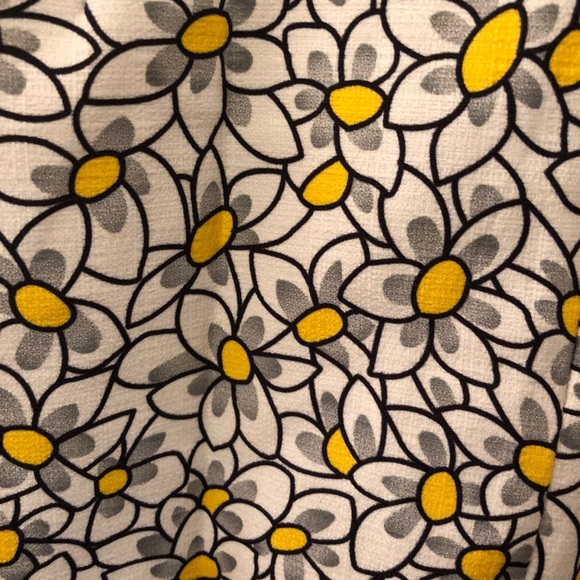 Super cute daisy keyhole sundress - Picture 3 of 4